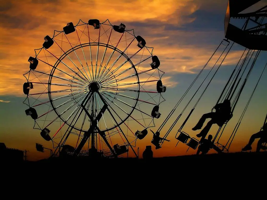 Theme park big wheel (1)